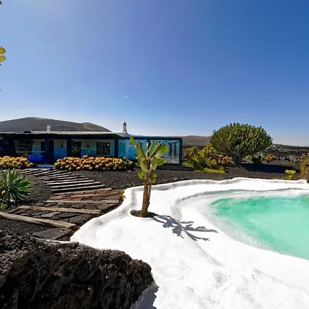 Luxe Ecovilla Listan Vila