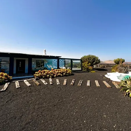 Luxe Ecovilla Listan Vila