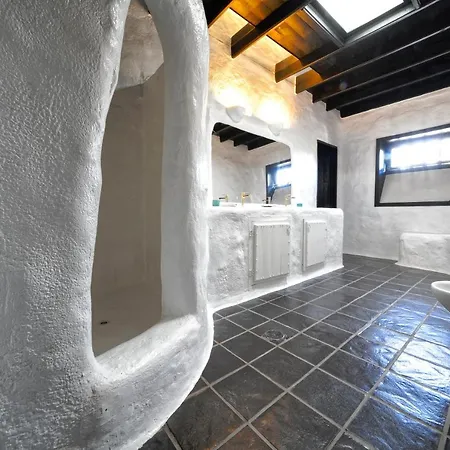 Luxe Ecovilla Listan Vila Uga