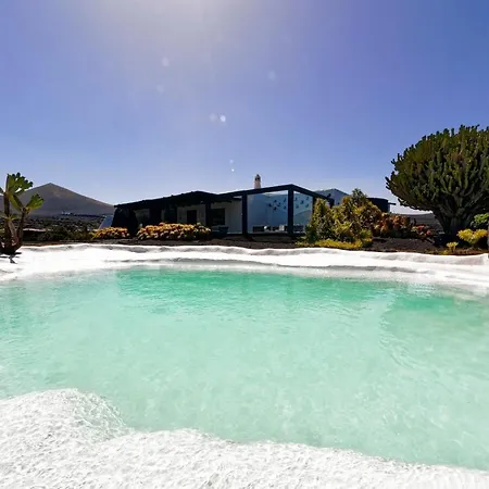 Luxe Ecovilla Listan Vila Uga
